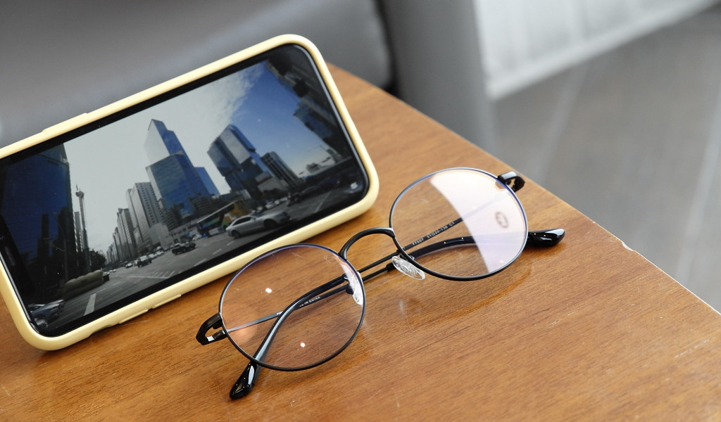 Blue light glasses for screen workers — do they actually help?