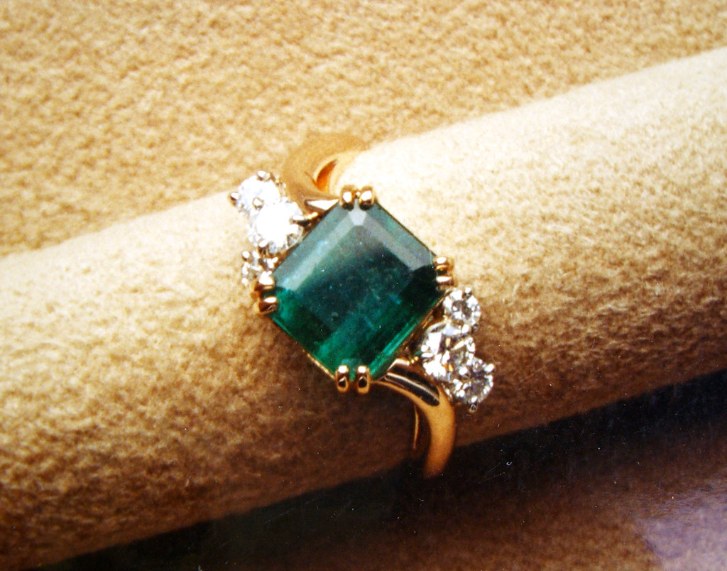 Diamond Clarity Grades: Which Flaws Actually Matter